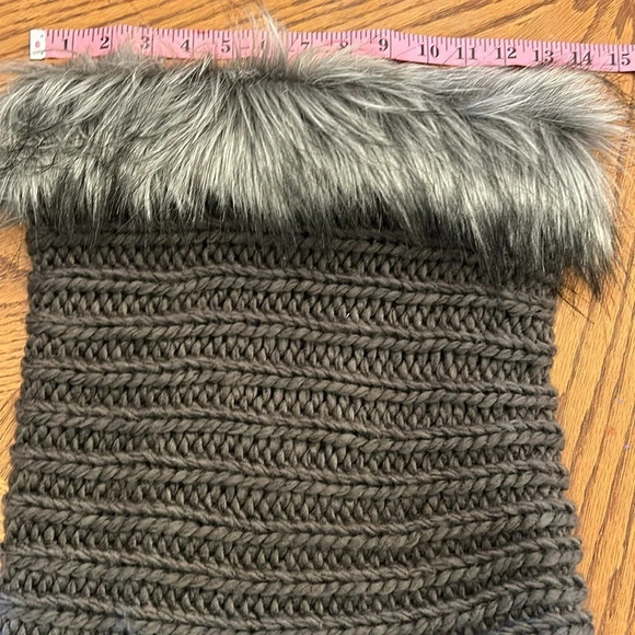 Charlie Paige Women’s OS Faux Fur Knit Infinity Neck Wrap Roll Gray Black Soft - Picture 2 of 5